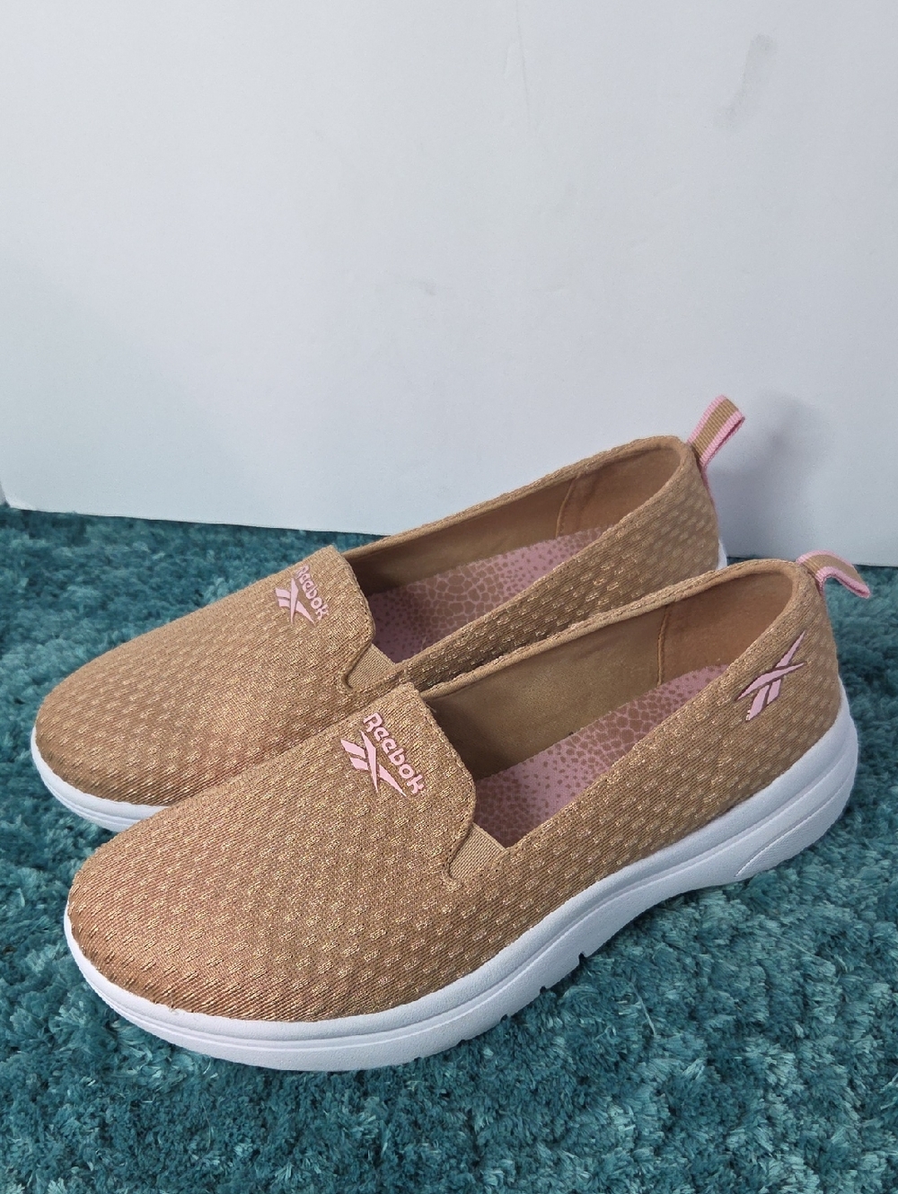 Reebok Women's Slip-On Walking Shoes in Rose Gold Size 8.5 - Picture 4 of 9